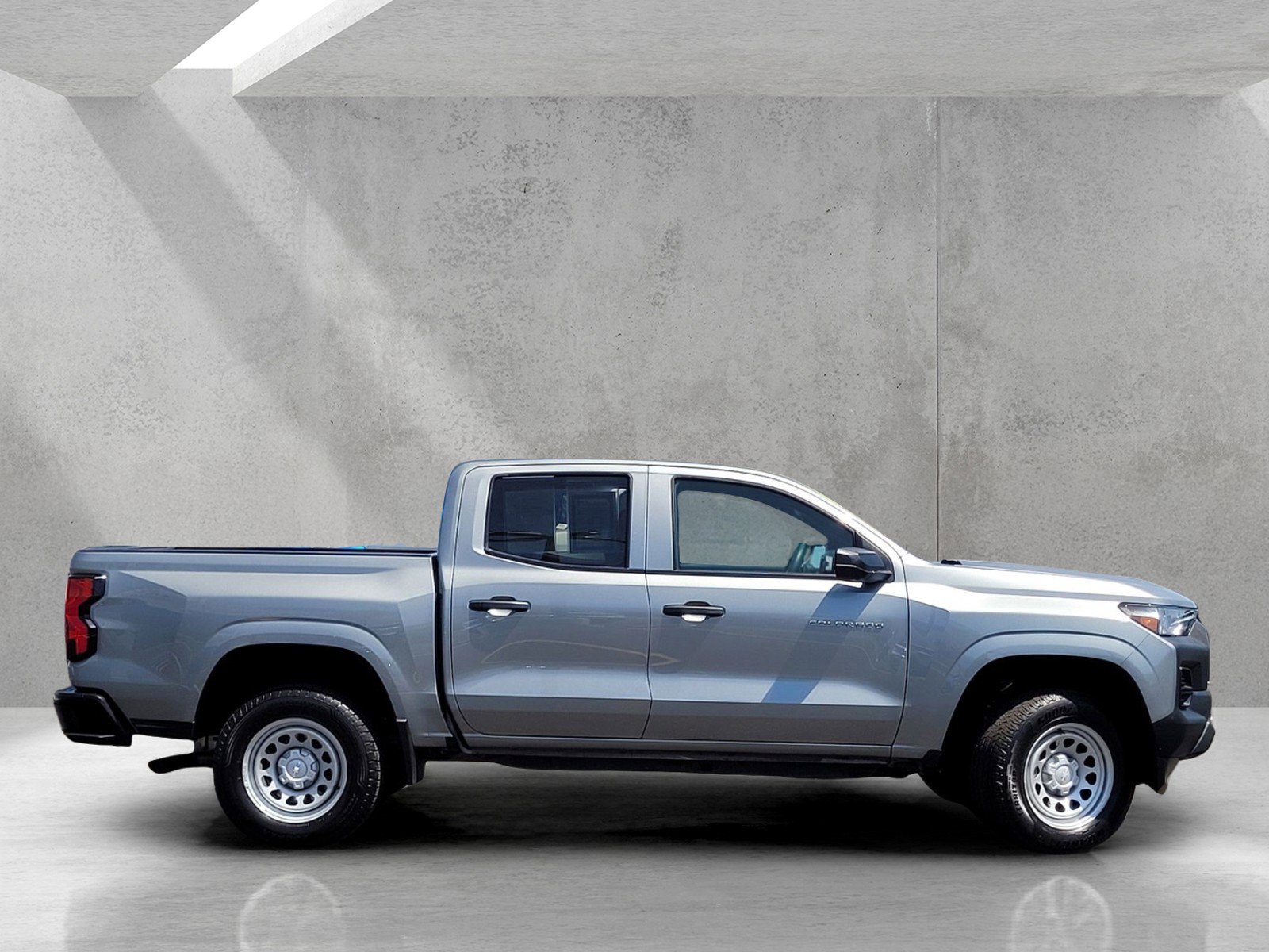 Used 2024 Chevrolet Colorado W/T RWD image 3
