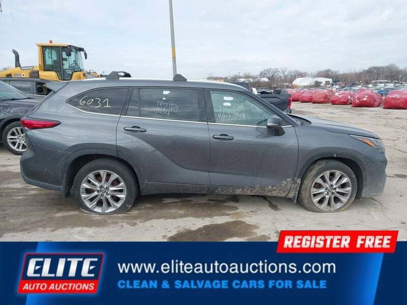 Used 2020 Toyota Highlander Limited image 26