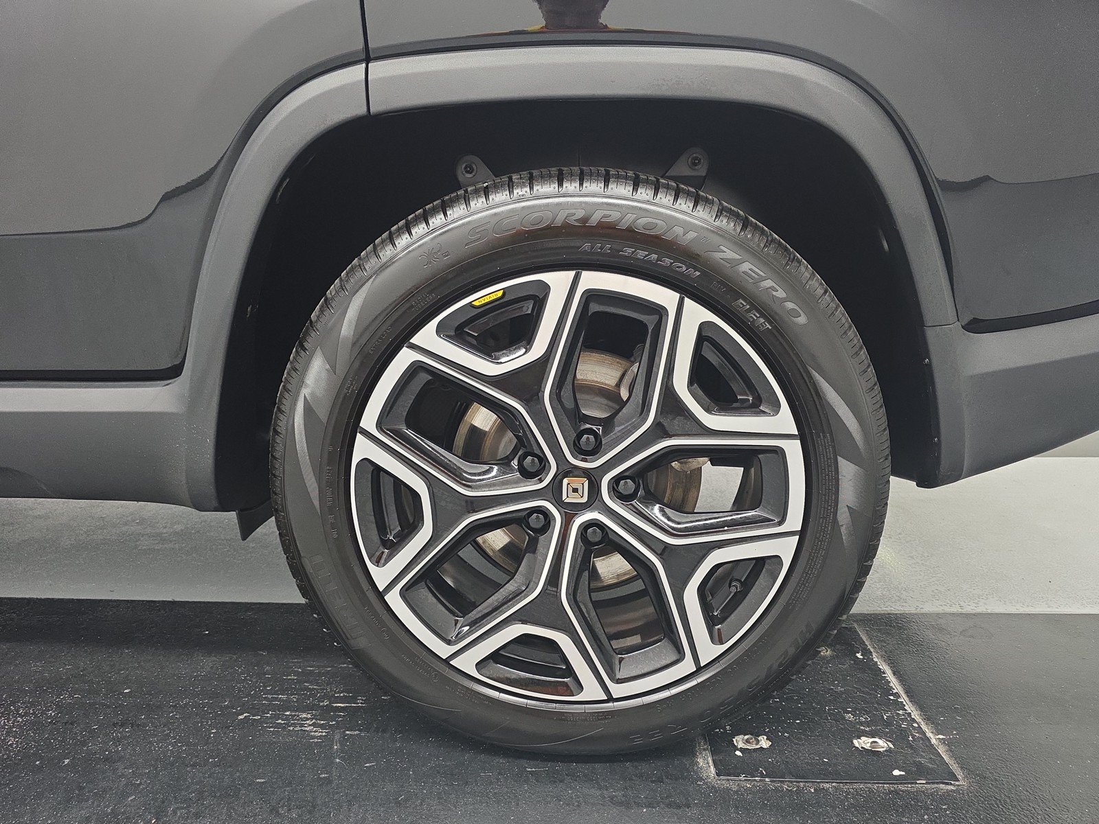 Used 2024 Rivian R1S Adventure AWD/4WD image 10