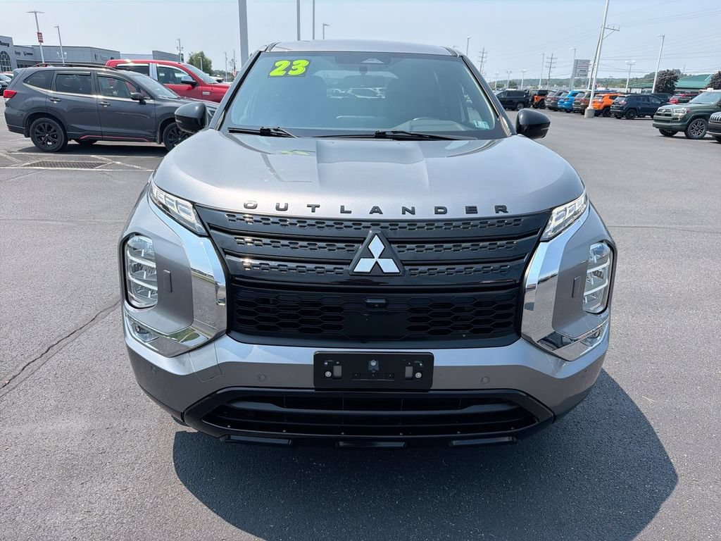 Used 2023 Mitsubishi Outlander SE Black Edition AWD/4WD image 3