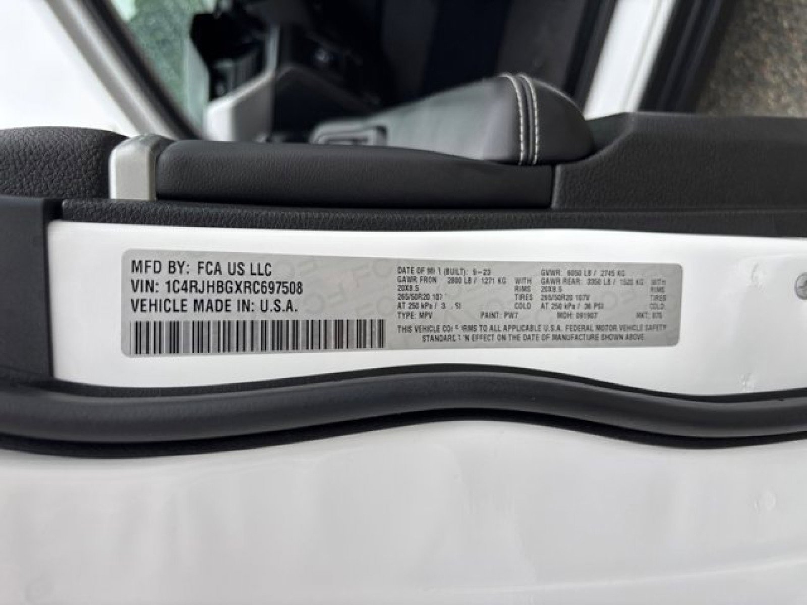 Used 2024 Jeep Grand Cherokee Limited w/ Black Appearance Package image 22