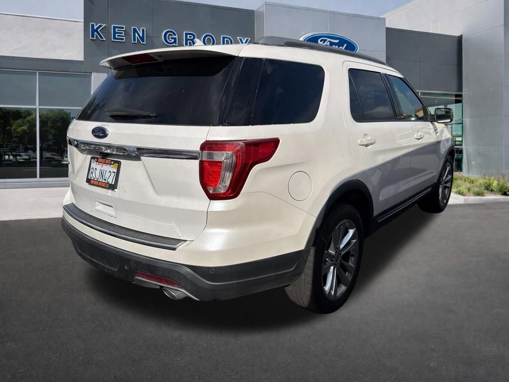 Used 2018 Ford Explorer XLT w/ Equipment Group 202A image 3
