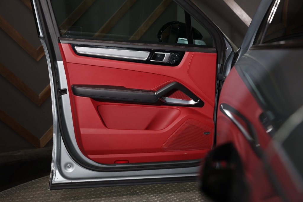 Used 2022 Porsche Cayenne Turbo image 48