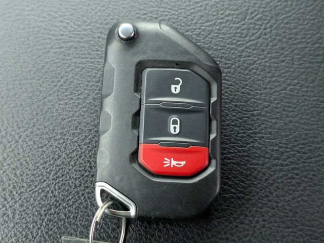 Used 2025 Jeep Wrangler Sport AWD/4WD image 38