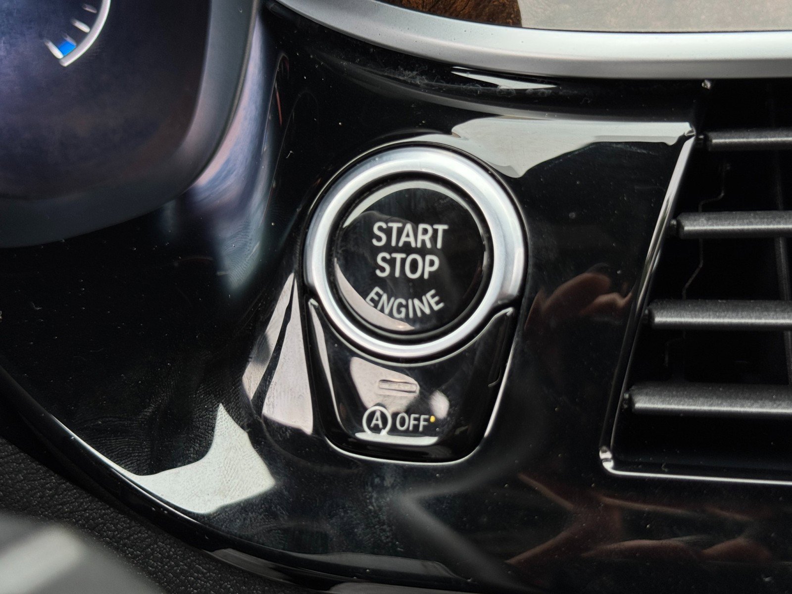 Used 2019 BMW 540i xDrive w/ M Sport Package AWD/4WD image 25