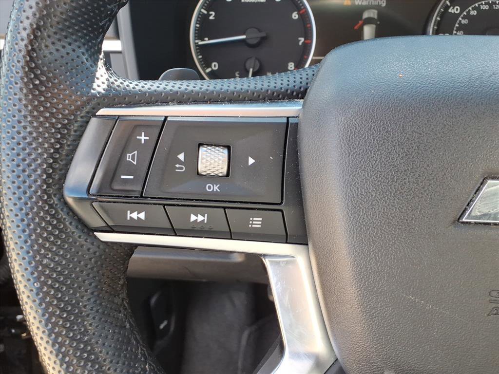 Used 2023 Mitsubishi Outlander SE image 27