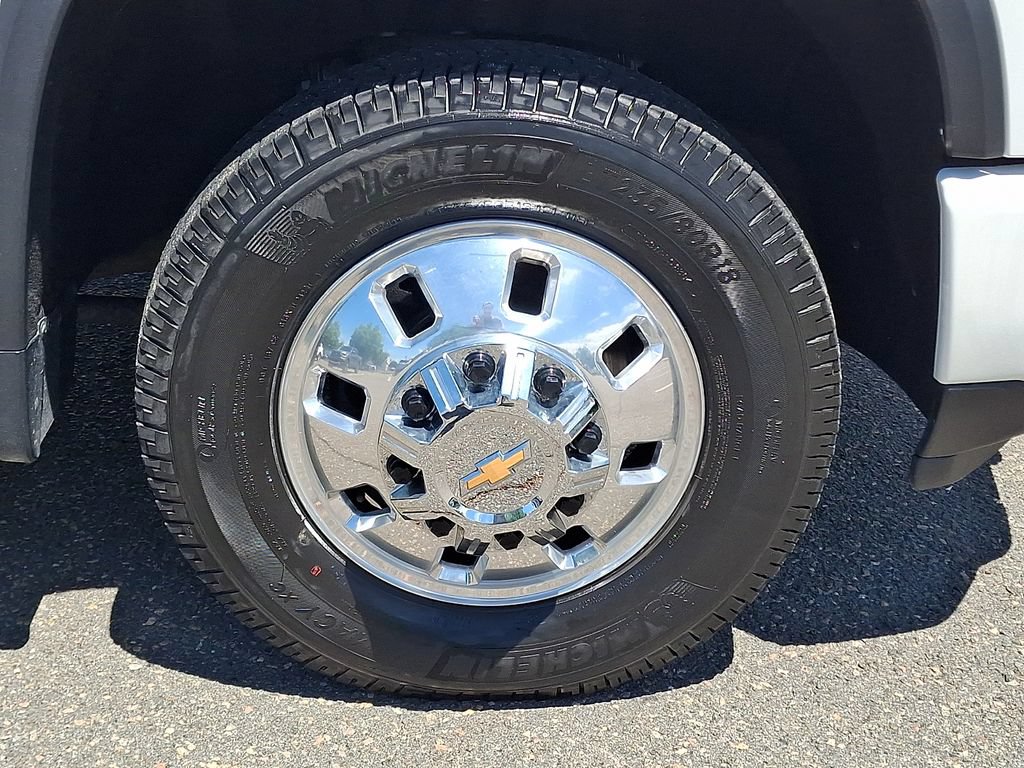 Used 2024 Chevrolet Silverado 3500 High Country w/ High Country Premium Package AWD/4WD image 11