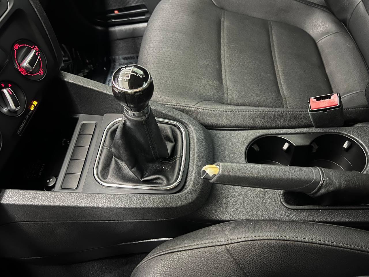 Used 2012 Volkswagen Jetta SE FWD image 19