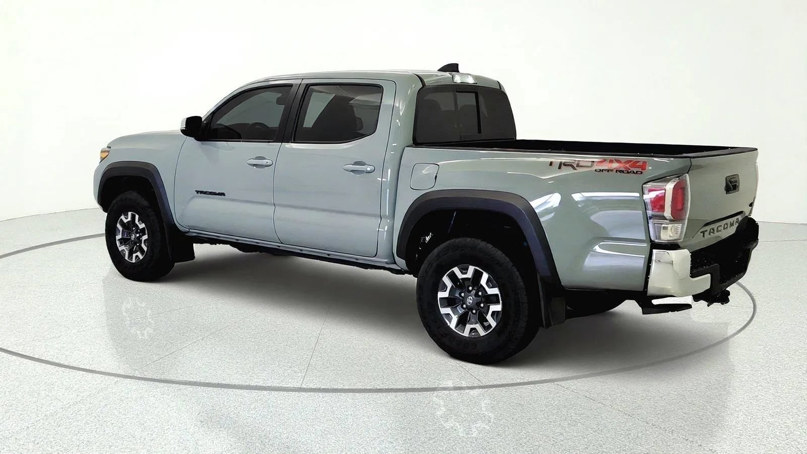 Used 2023 Toyota Tacoma TRD Off-Road AWD/4WD image 4
