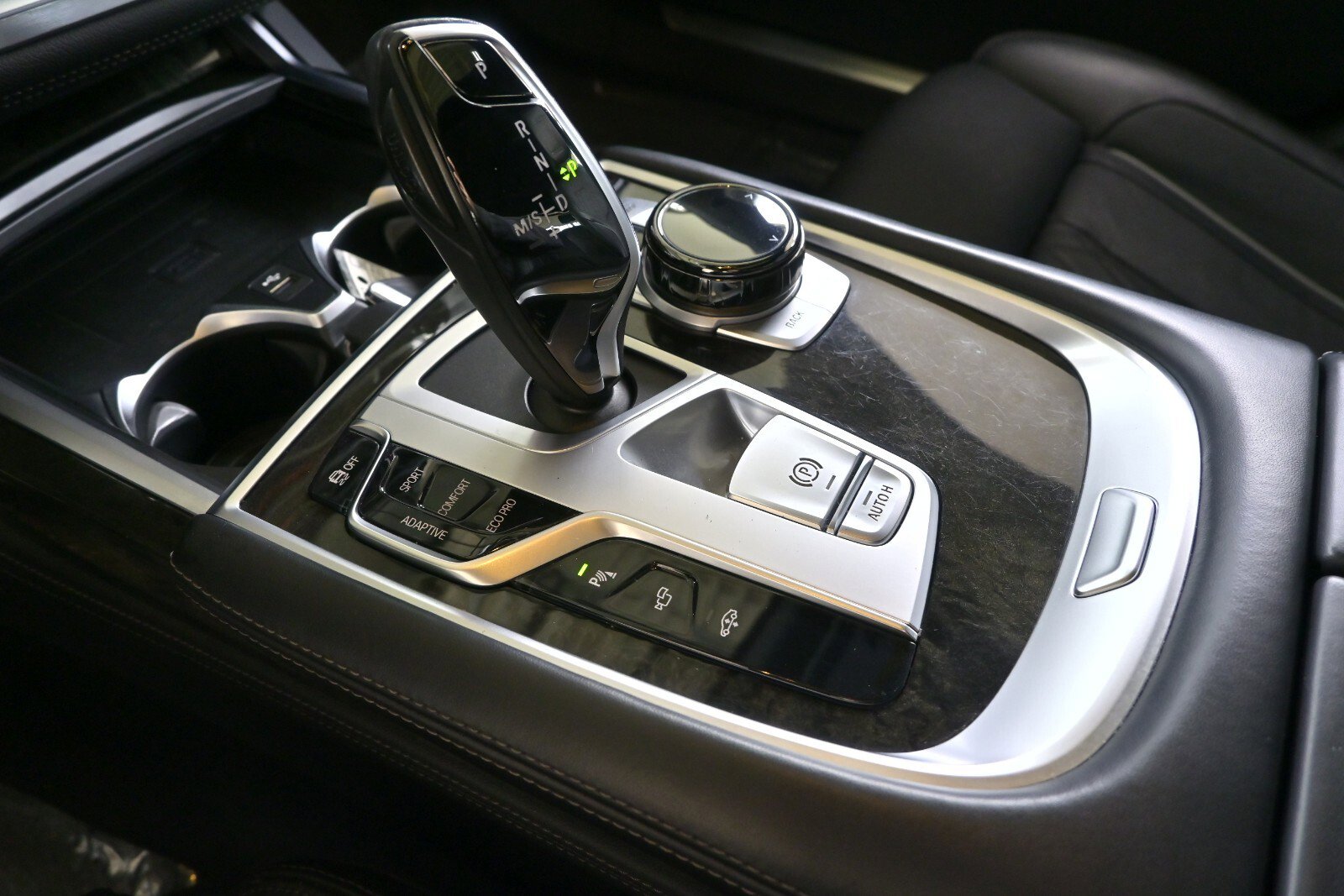 Used 2022 BMW 750i xDrive w/ Executive Package image 28