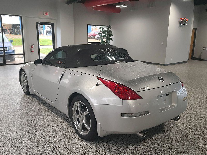 Used 2007 Nissan 350Z Touring RWD image 9