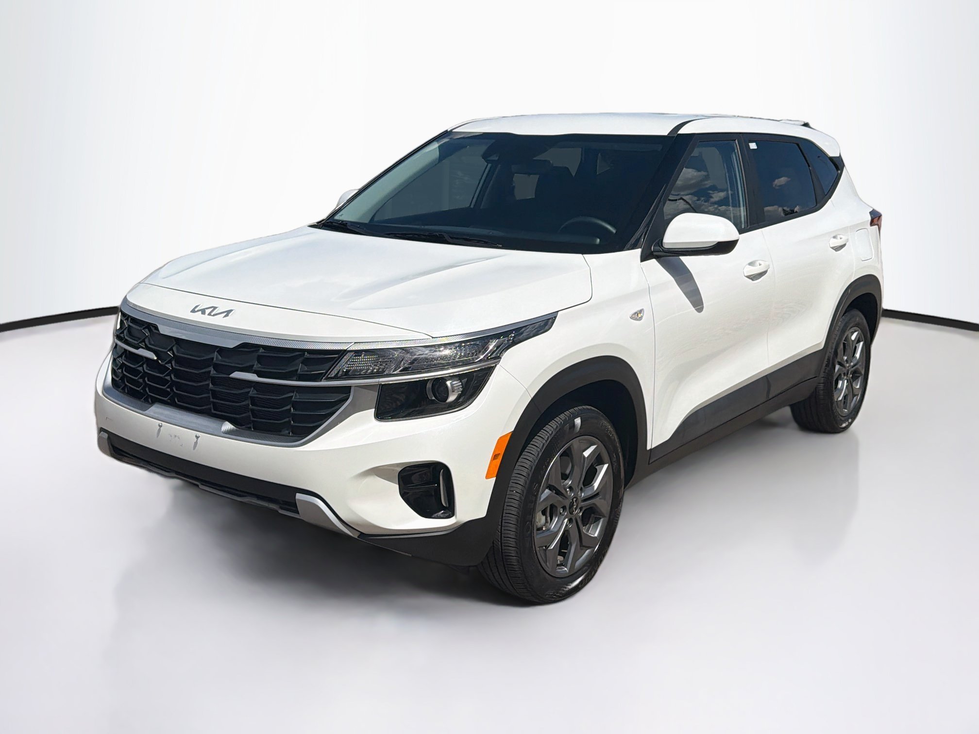 Used 2026 Kia Seltos LX AWD/4WD image 3