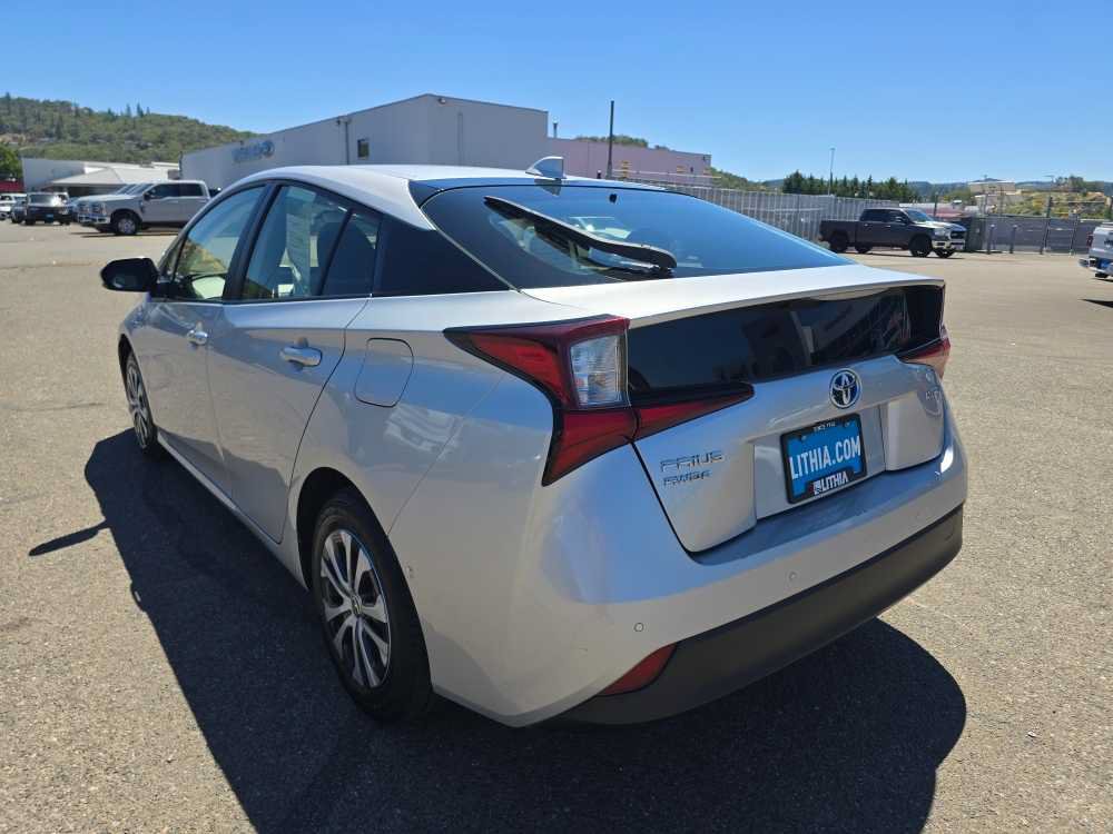 Used 2020 Toyota Prius LE AWD/4WD image 3