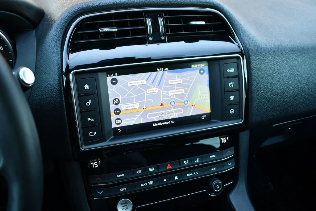 Used 2018 Jaguar F-PACE Prestige image 13