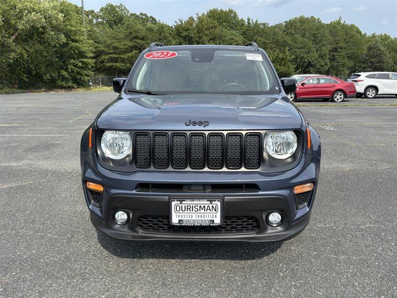Used 2023 Jeep Renegade Altitude w/ Sun/Sound Group AWD/4WD image 2