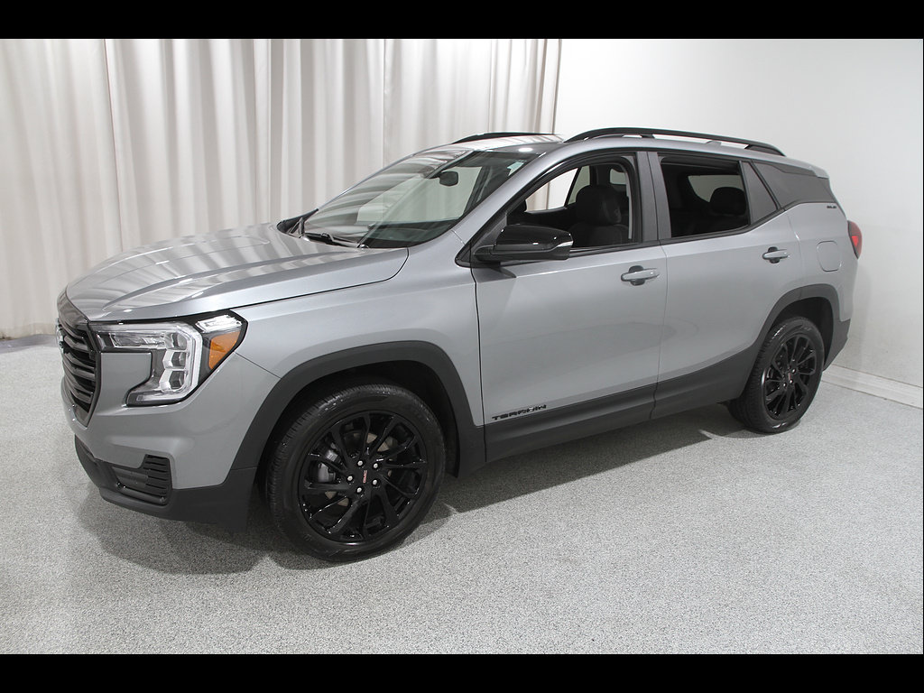Certified 2024 GMC Terrain SLE w/ Driver Convenience Package AWD/4WD image 3