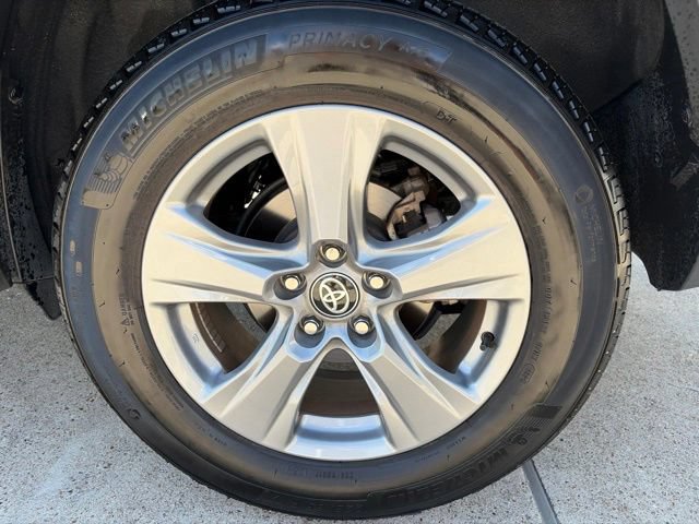 Used 2025 Toyota RAV4 XLE w/ Convenience Package FWD image 22