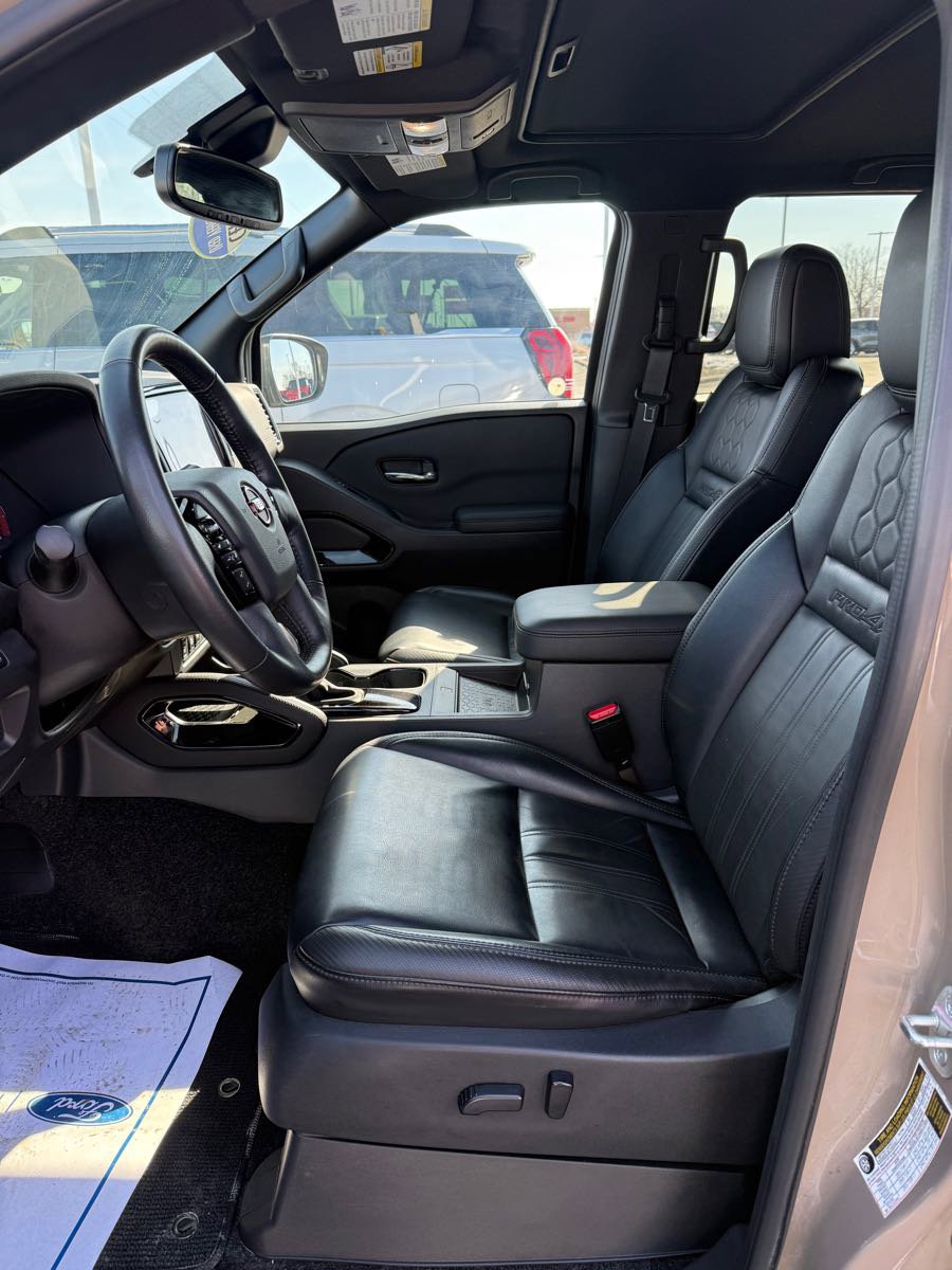 Used 2022 Nissan Frontier PRO-4X image 11