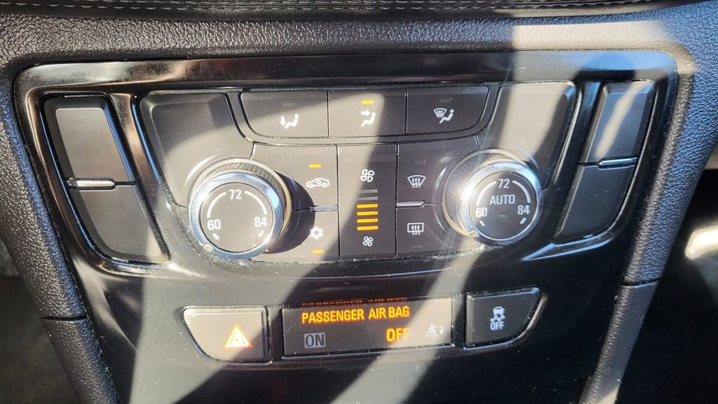 Used 2018 Buick Encore Preferred image 32