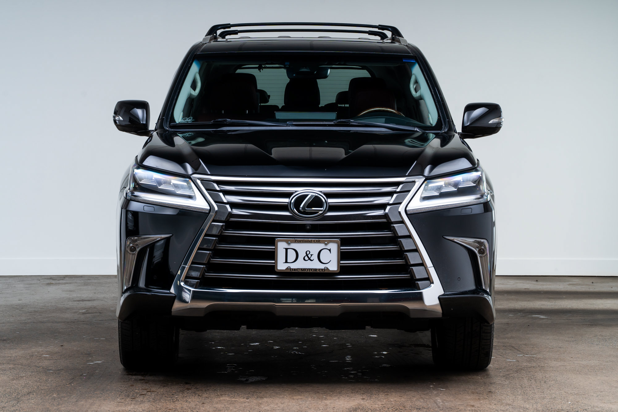 Used 2016 Lexus LX 570 4WD w/ Luxury Package image 2