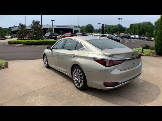 Certified 2022 Lexus ES 300h Ultra Luxury w/ Accessory Package 2 FWD image 6