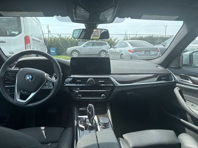 Used 2023 BMW 540i xDrive w/ Premium Package image 13