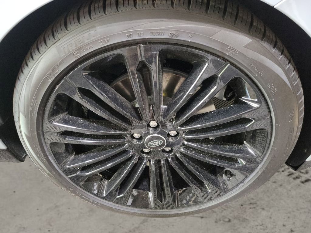 New 2026 Land Rover Range Rover Velar Dynamic SE image 11