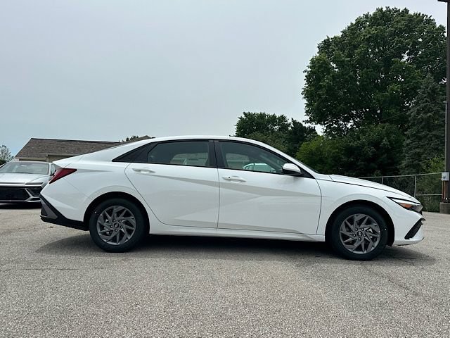 New 2026 Hyundai Elantra Hybrid FWD image 9