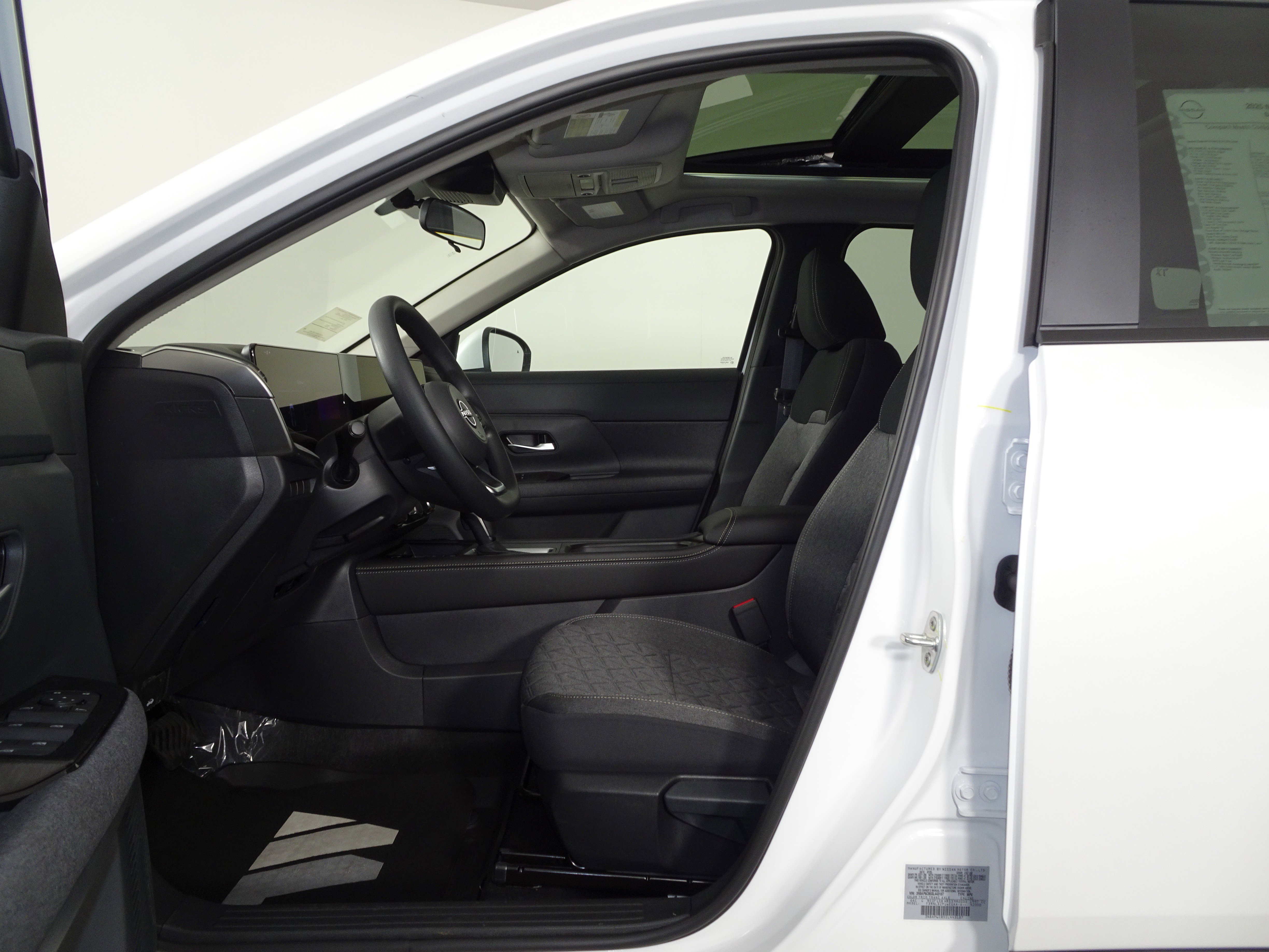 New 2025 Nissan Kicks SV w/ SV Premium Package image 4