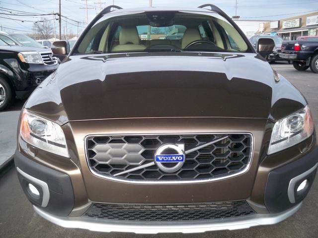 Used 2016 Volvo XC70 T5 Platinum w/ Protection Package image 2