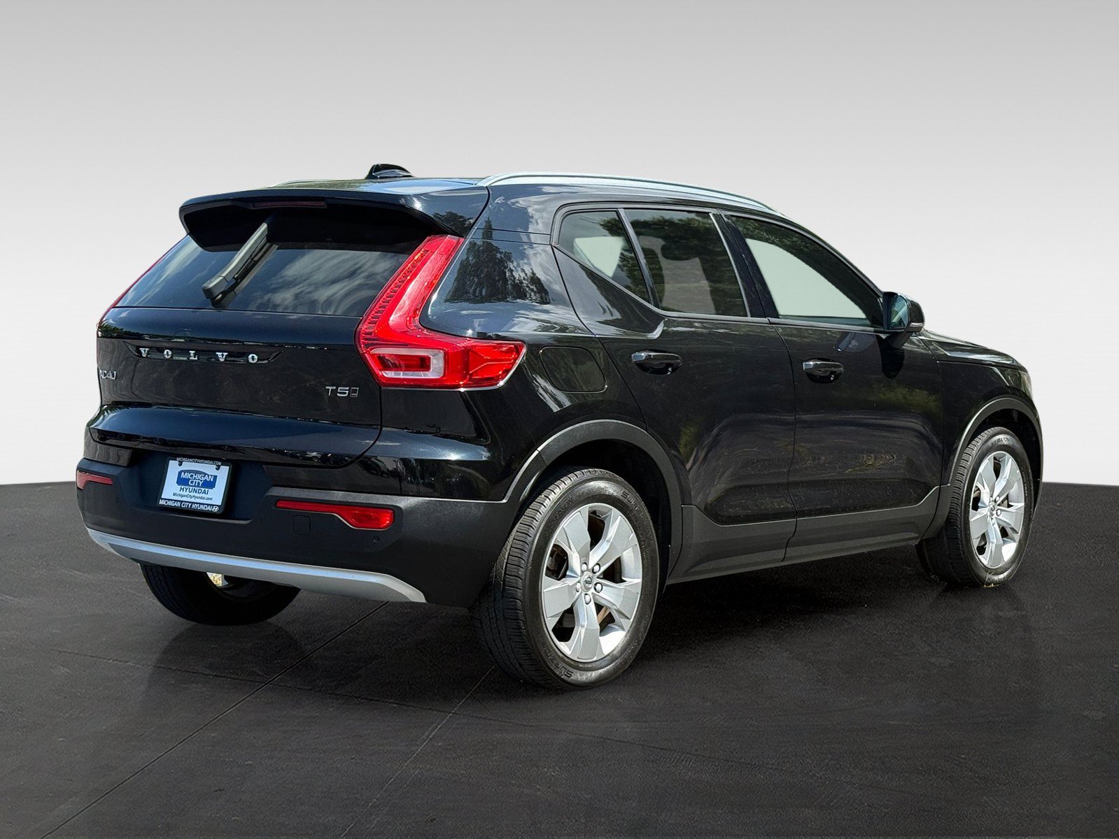 Used 2021 Volvo XC40 T5 Momentum AWD/4WD image 5