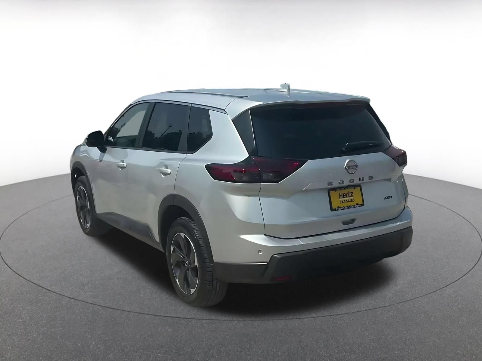Used 2025 Nissan Rogue SV AWD/4WD image 9