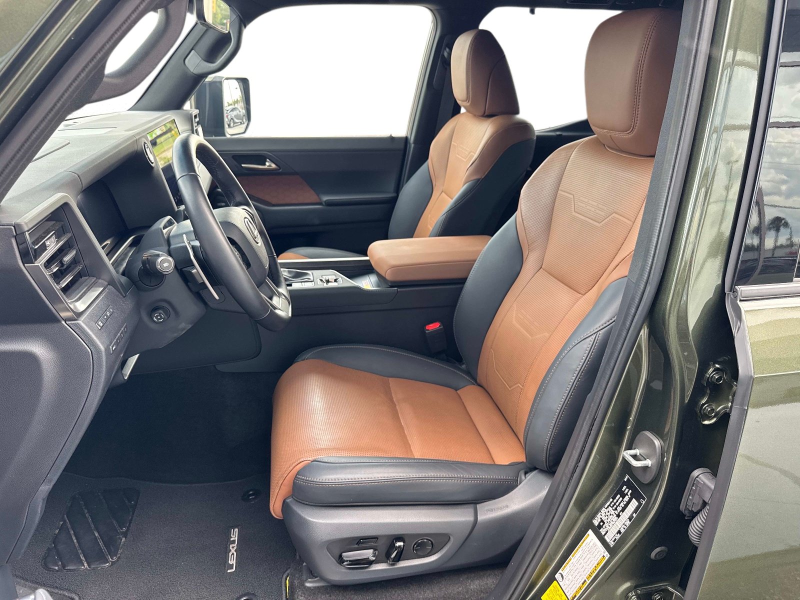 Used 2024 Lexus GX 550 w/ Accessory Package (Z1) AWD/4WD image 23