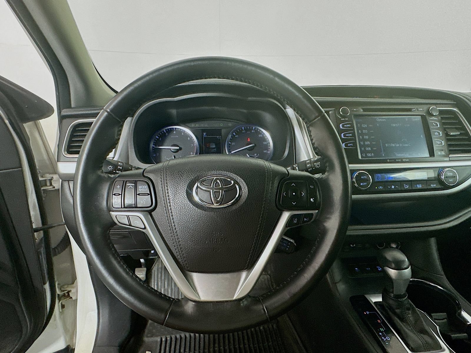 Used 2018 Toyota Highlander SE AWD/4WD image 11