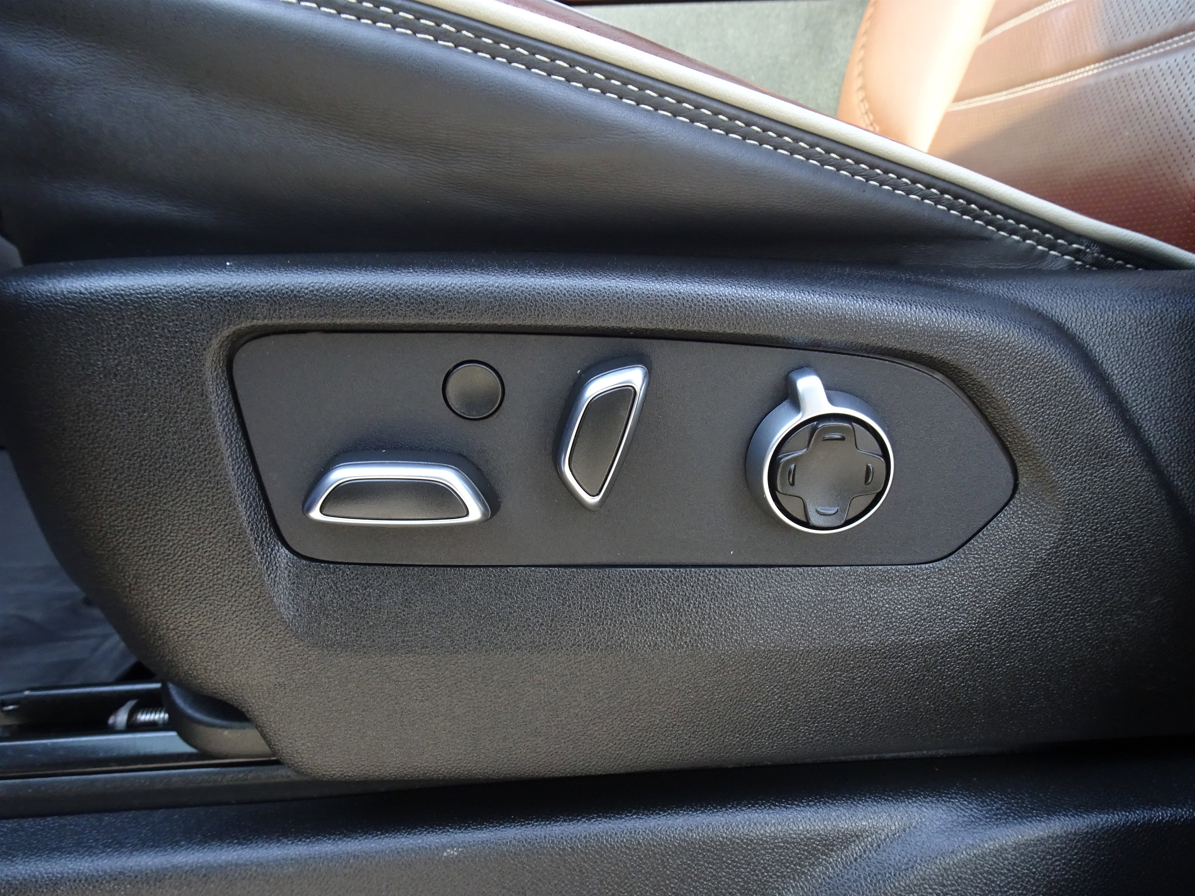 Used 2023 GMC Yukon XL Denali Ultimate image 14