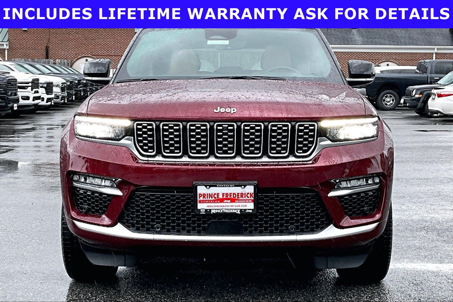 Used 2025 Jeep Grand Cherokee Summit w/ MOPAR Finishing Package AWD/4WD image 2