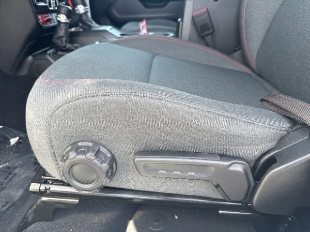 Used 2025 Jeep Wrangler Unlimited Rubicon AWD/4WD image 16