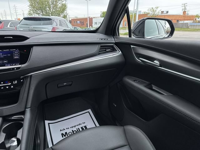 Certified 2025 Cadillac XT5 Luxury w/ LPO, Floor Liner Package FWD image 60