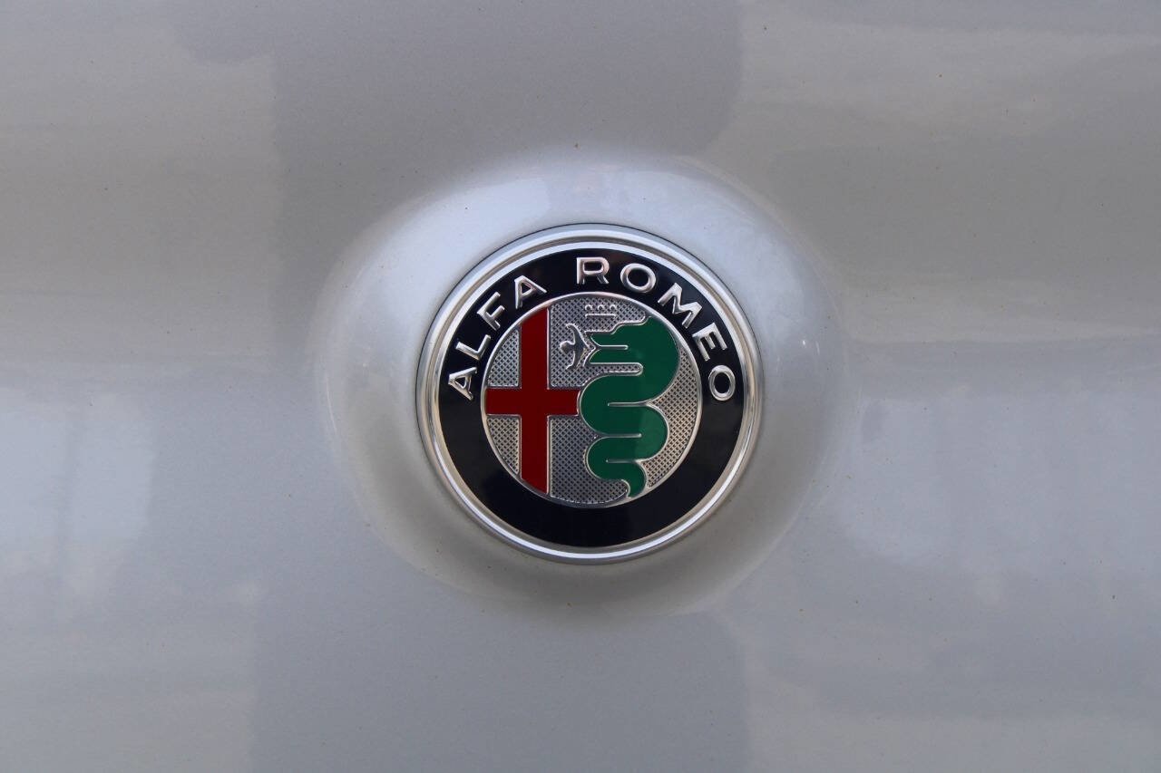 Used 2018 Alfa Romeo Stelvio Sport w/ Cold Weather Package image 11