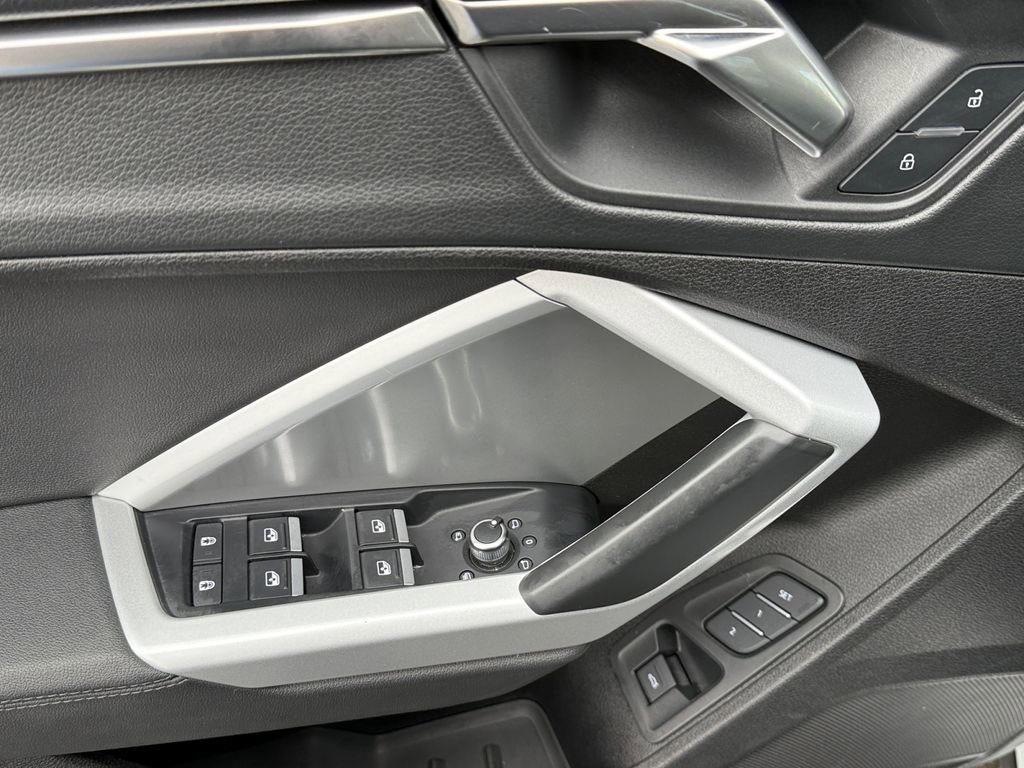 Used 2024 Audi Q3 2.0T Premium image 11