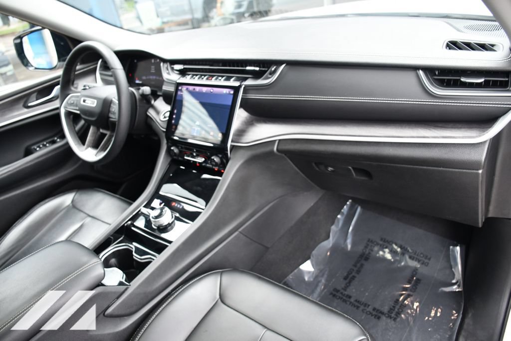 Used 2023 Jeep Grand Cherokee Limited AWD/4WD image 29