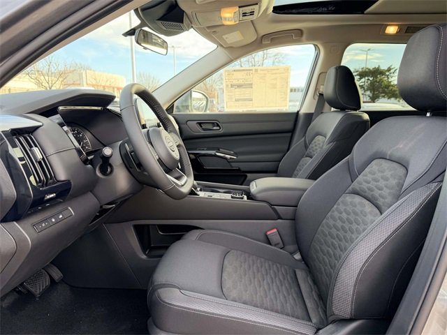 New 2025 Nissan Pathfinder SV w/ SV Premium Package image 16