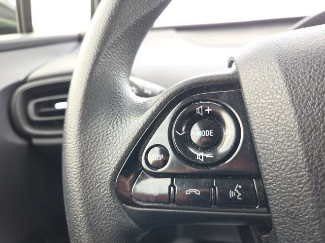 Used 2020 Toyota Prius LE FWD image 22