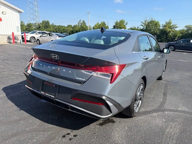 Used 2025 Hyundai Elantra Limited FWD image 7