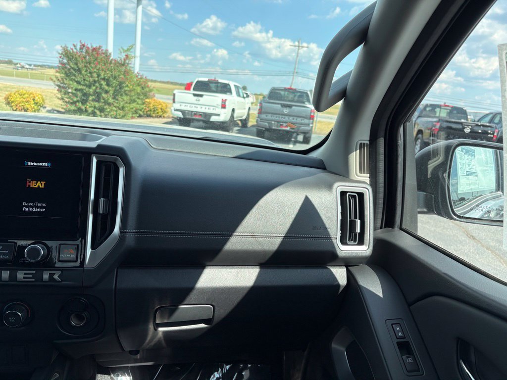 New 2027 Nissan Frontier 2WD Crew Cab image 11