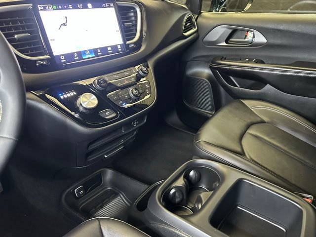 Used 2026 Chrysler Pacifica Select FWD image 30