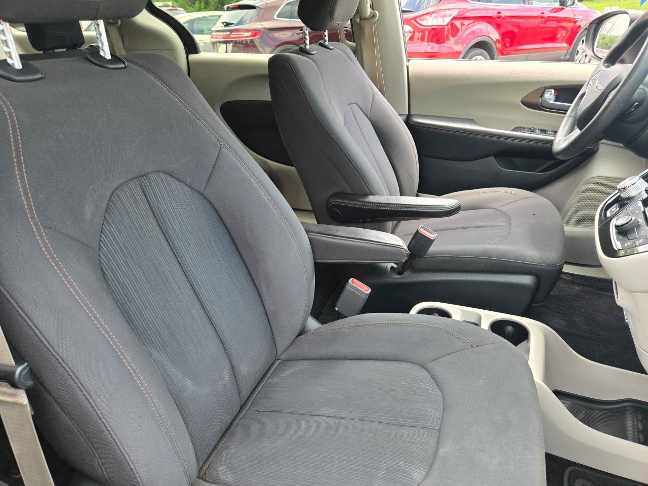 Used 2018 Chrysler Pacifica LX w/ Tire & Wheel Group FWD image 25