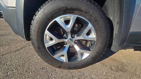 Used 2016 Jeep Cherokee Trailhawk w/ Cold Weather Group image 11