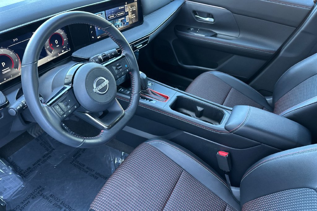 Certified 2025 Nissan Kicks SR FWD image 10