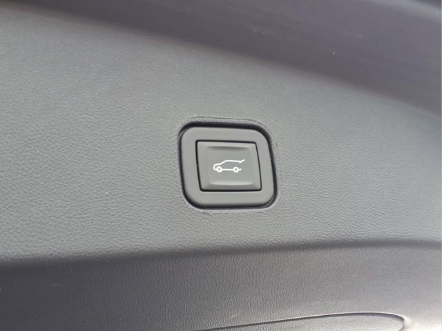 Used 2025 Cadillac Lyriq Luxury w/ LPO, Floor Liner Package AWD/4WD image 27
